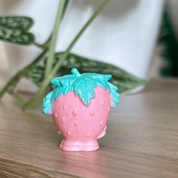 Shopkins Strawberry Kiss🍓💋 - Picture 2 of 5